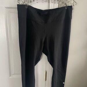 Nike Dri-FIT Black Capris